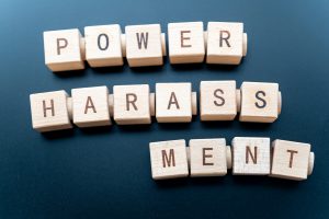 パワハラを知る。パワハラの定義・防止方法・見かけた時の対策まで解説